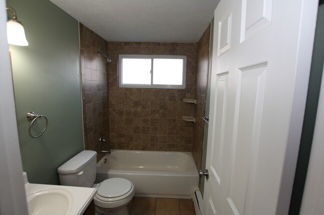 Building Photo - Woodland Oaks 2 Bedroom - $200 MOVE IN BONUS!