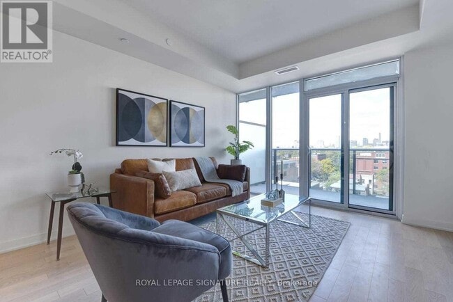 Photo du bâtiment - 330 Richmond St W