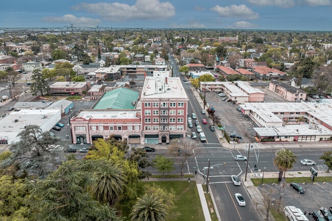 Context aerial - 945 N El Dorado St