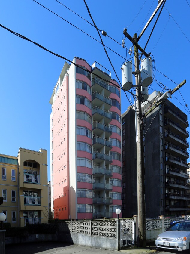 Photo du bâtiment - La Carina Apartments