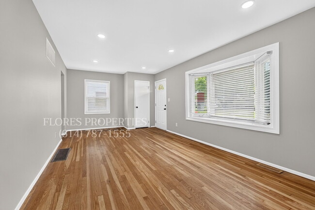 Building Photo - 1136 Pauline Ave
