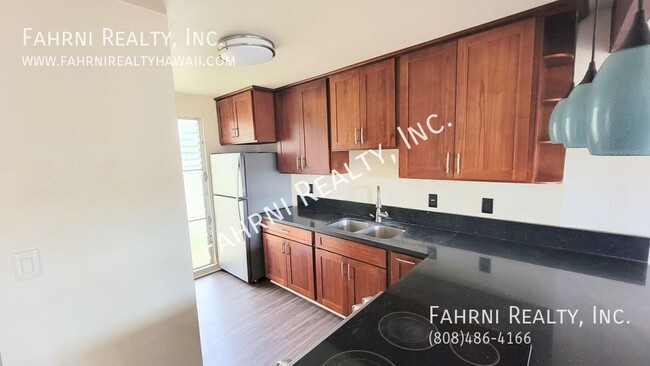 Building Photo - PALEHUA GARDENS - Upgraded 3 Bedroom Townhome