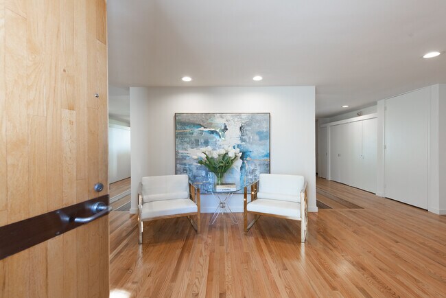 Building Photo - 3843 Longridge Ave