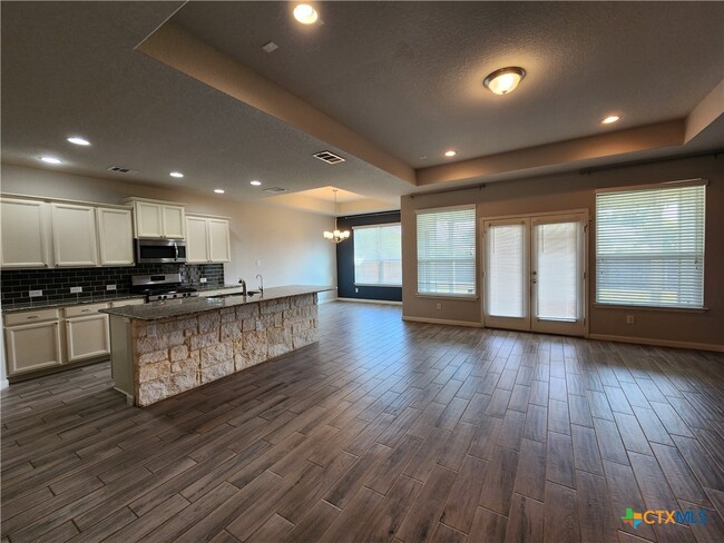 Foto del edificio - 338 Oak Creek Way