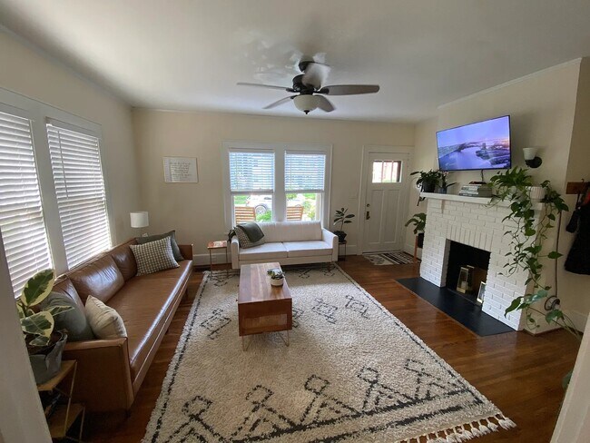 Living Room, View 2 - 904 Lexington Ave Townhome