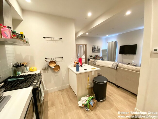 Photo - Renovated 4 Bed/2 Bath w/ In-Unit Laundry ... House