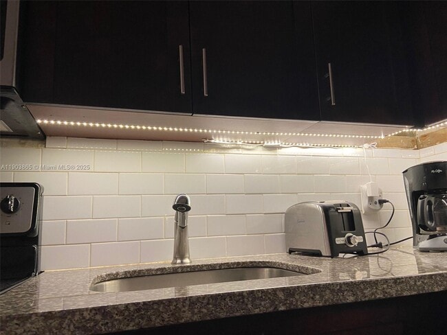 Foto del edificio - 2426 SE 17th St