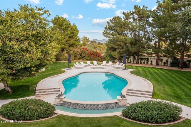 Building Photo - 8403 N El Maro Cir