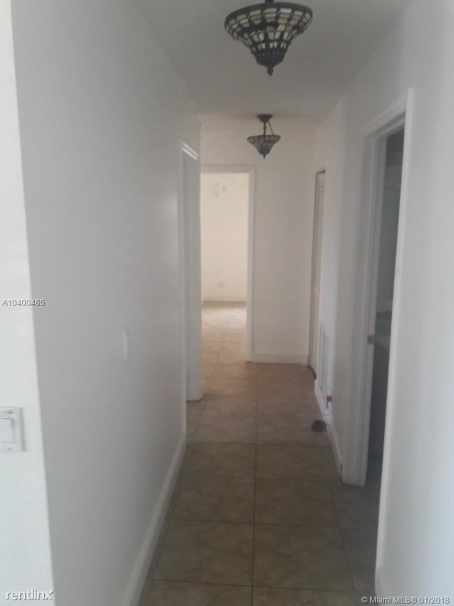 Foto del edificio - 850 NE 212th Ter