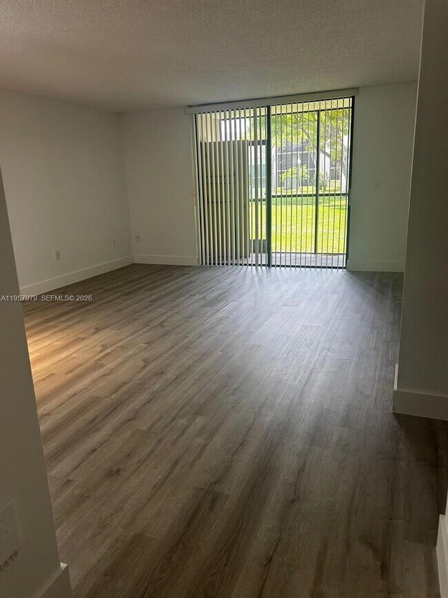 Foto del edificio - 8045 SW 107th Ave