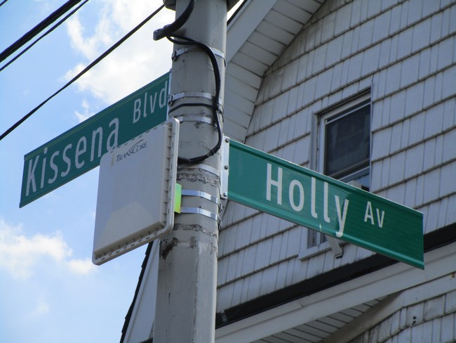 Foto del edificio - 14015 Holly Ave