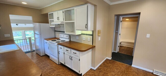 Foto del edificio - Beautiful home with attached garage and great yard!