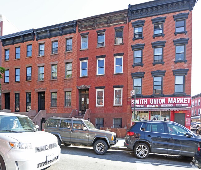Building Photo - 351 Union St