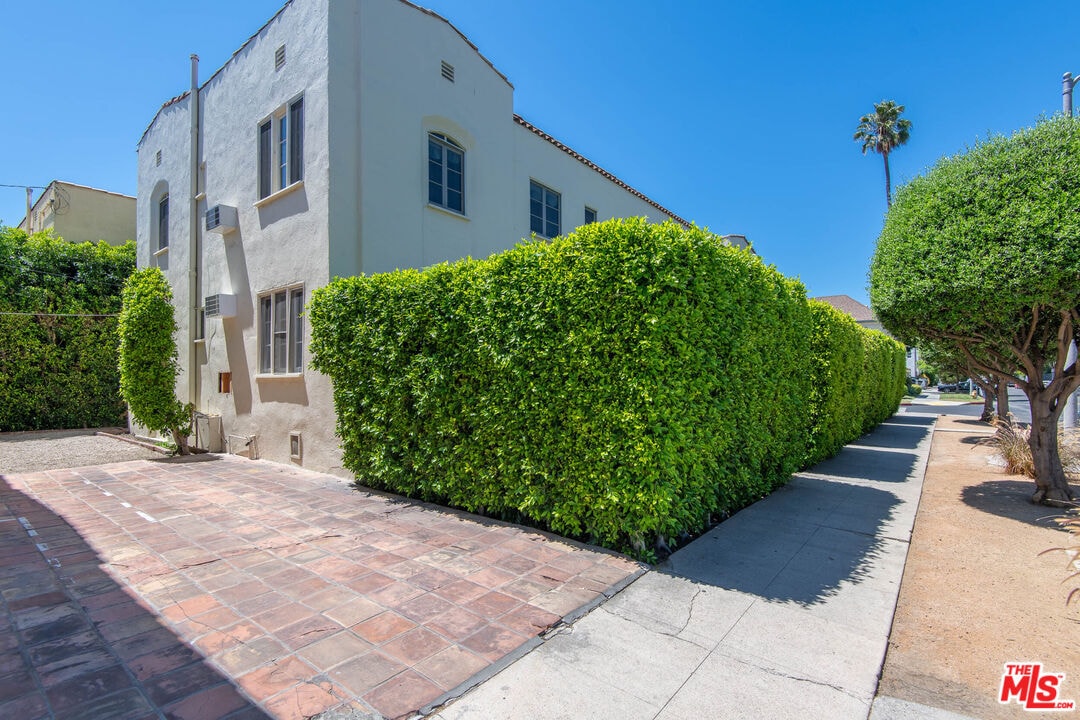 Foto del edificio - 7714 Rosewood Ave