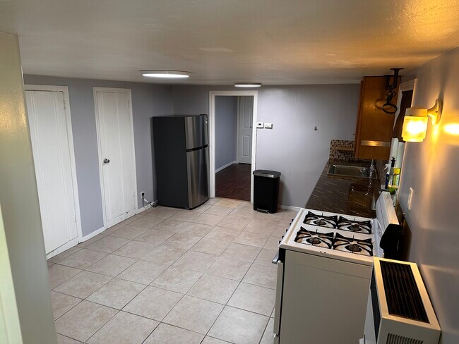 Building Photo - 5320 El Camile Ave