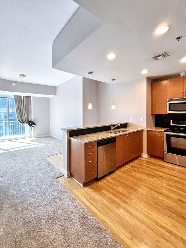 Foto del edificio - Beautiful 1-Bedroom Condo with Stunning Do...