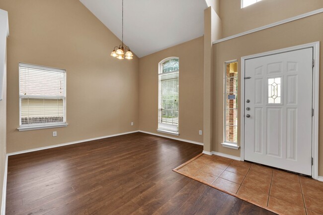 Foto del edificio - Modern Elegance in Helotes on a Spacious C...