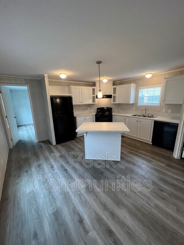 Foto del edificio - 7325 Forest Lake Rd