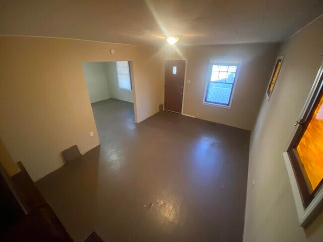 Building Photo - 5450 Janet Ave