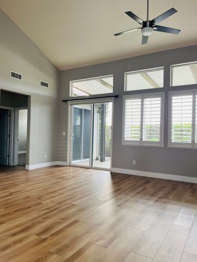 Foto del edificio - Beautiful, freshly renovated home in Avalo...