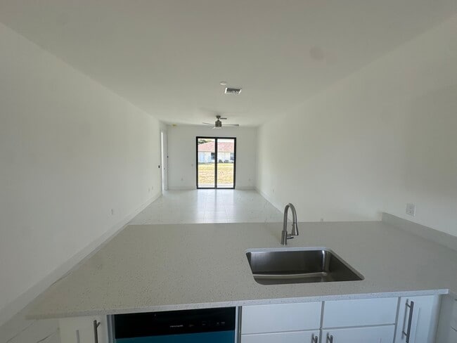 Building Photo - 1122 Homer Ave S