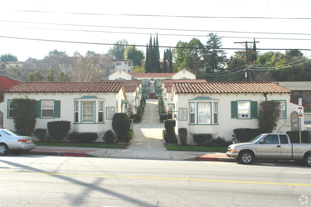 Building Photo - 2934-2940 Rowena Ave