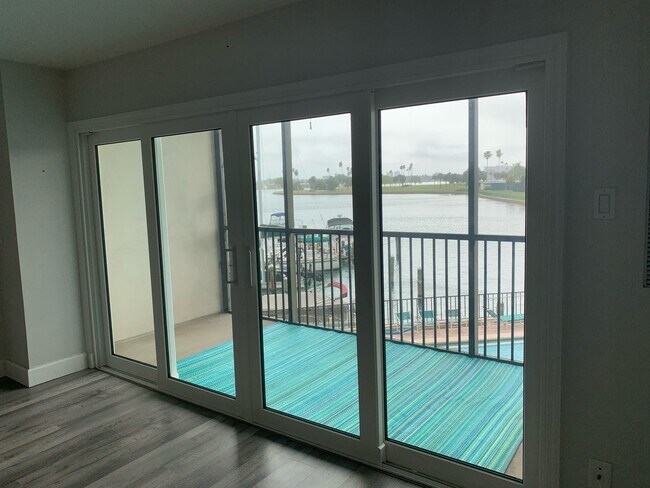Foto del edificio - 10355 Paradise Blvd