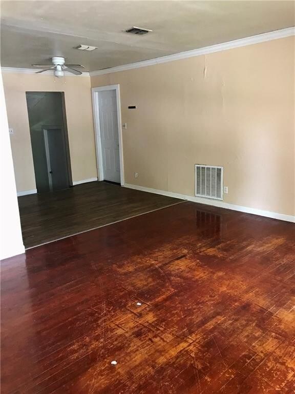 Building Photo - 408 E 9th St