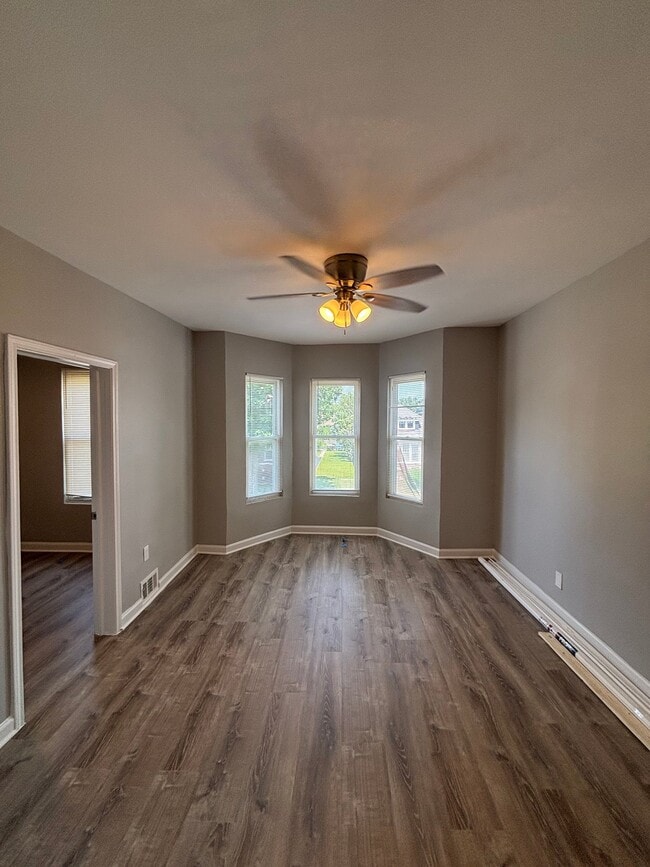 Photo - 707 E 92nd Pl (Chicago, IL) Apartment