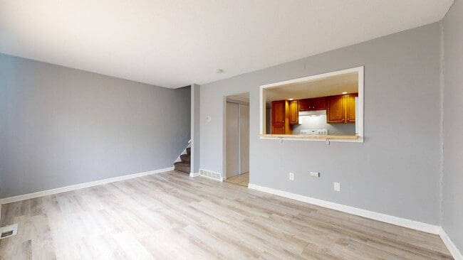 Building Photo - Elyria - updated 2 bedroom/1 bath townhouse.