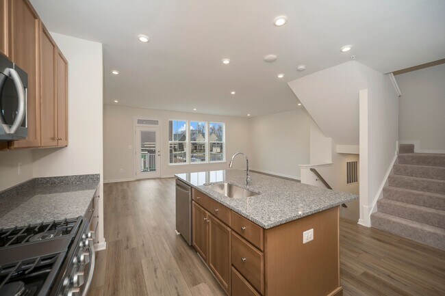 Foto del edificio - Close to everything!  Skyline at Embrey Mill!  Brand New Live and Work Townhomes.