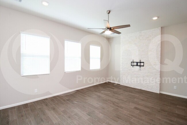 Building Photo - 15833 N 74th Ln