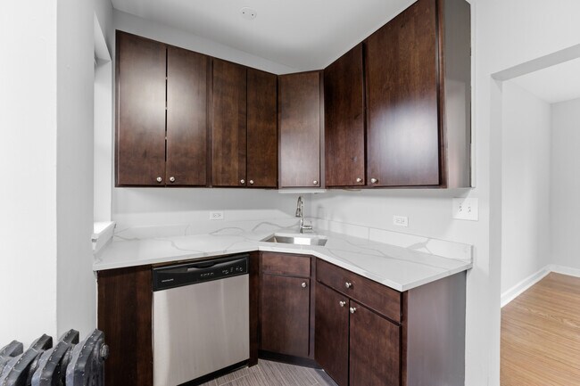 Building Photo - 1722 W Juneway Terrace