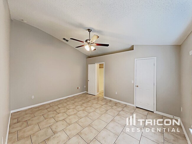 Building Photo - 521 Cloudcroft Dr