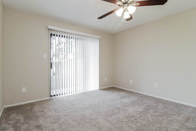 Foto del edificio - 8611 Drayton Ct