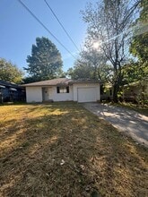 Building Photo - 1100 S Weaver Ave