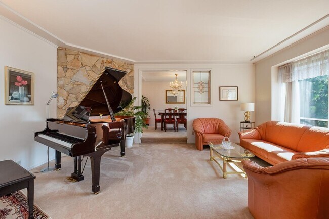 Building Photo - 8082-8150 150 St