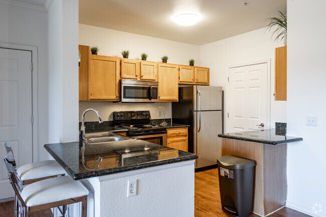 2BR, 2BA - 1093 SF - Red Rox Villas