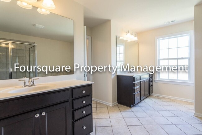 Building Photo - Single Family Home |1st Floor- Guest Suite...