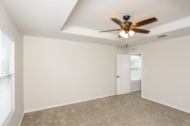 Foto del edificio - 467 Walnut Crest