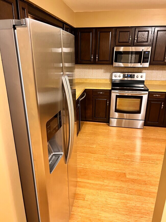 Kitchen. - 4315 Lindenwood Dr
