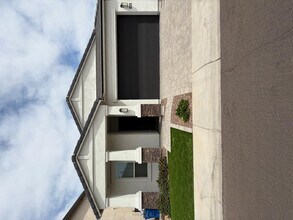 Building Photo - 5028 E Shady Glen Ave