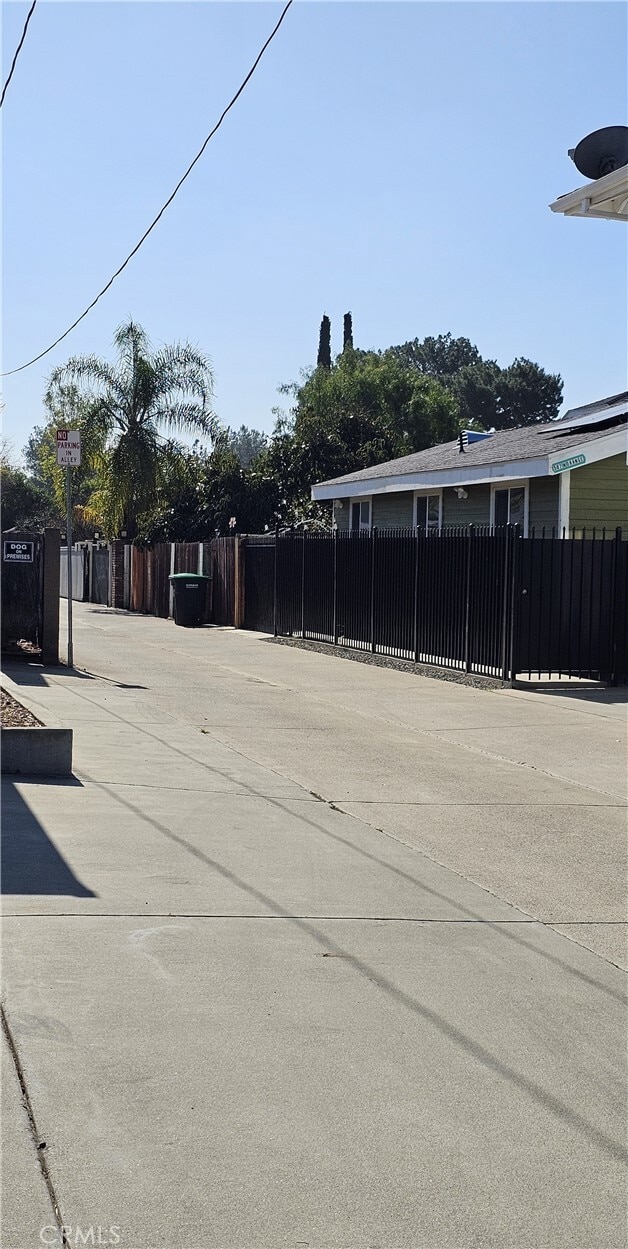 Building Photo - 587 N Orange St