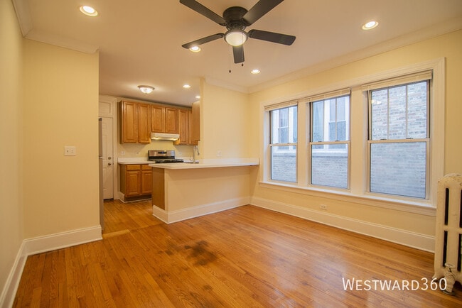 Building Photo - 7648 N Greenview Ave