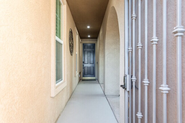 Foto del edificio - 82594 Hughes Dr