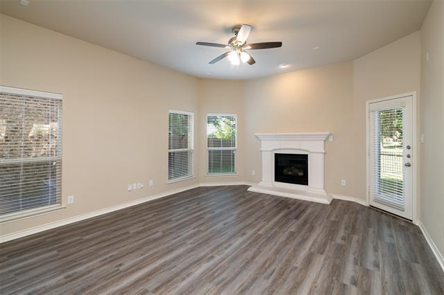 Foto del edificio - 9405 Deerhurst Pl