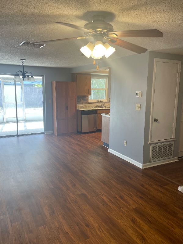 Building Photo - 1312 Willow Valley Dr