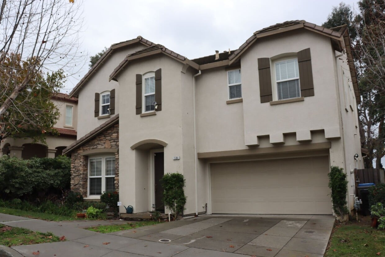 Communication Hill 4 bed 2.5 bath Single Family Home - Communication Hill 4 bed 2.5 bath Single Family Home