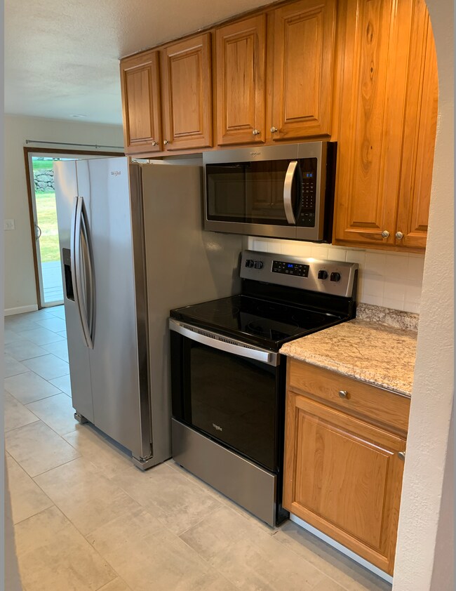 Kitchen - 1499 NE Tagholm Rd