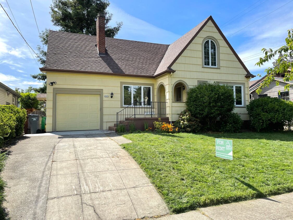 Primary Photo - Rose City Park Tudor with Finished Attic/B...